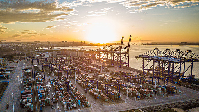 从以习近平同志为核心的党中央引领新时代变革性实践看实现中华民族伟大复兴